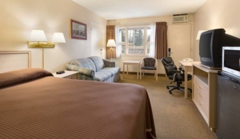 Thriftlodge Edmonton Esterno foto